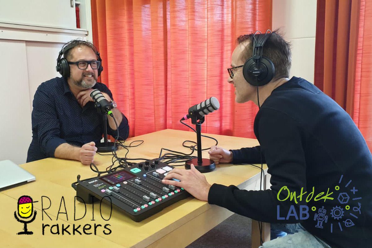 Prodas21's tweet photo. Training “podcasts maken” met meester Jeroen @jeroenvrijnsen en meester Igor door @radiorakkers #podcast #muzieklab #kinderpodcast #ontwerpendleren #ontdeklab #datsmaaktnaarmeer https://t.co/93z0wlMHpH