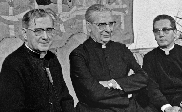 Ci sono due modi per arrivare in alto: uno — cristiano — mediante lo sforzo nobile e vigoroso di salire per servire il prossimo; e l’altro — pagano — mediante lo sforzo vile e ignobile di abbassare gli altri.
it.escrivaworks.org/book/solco-pun…