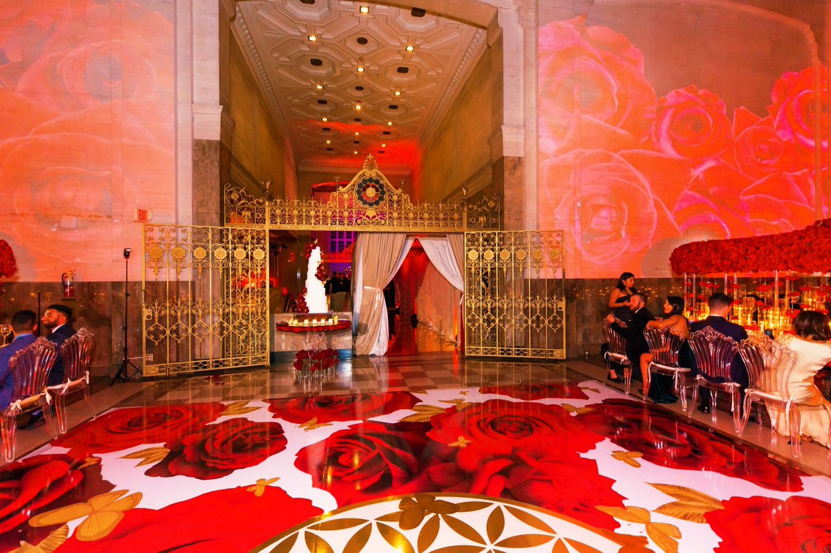 PSIDGroup's tweet image. Create romance and love feeling among your guests by letting red roses and warm candlelights engulf the venue. #customdancefloor #mapping
.
@jenniferjevents
@dupontbuilding
@psidgroup