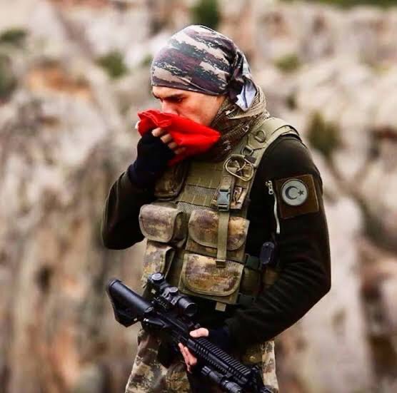 mtastekinq's tweet photo. Kahraman Türk askeri
#UzmÇvşlarKahramandır https://t.co/rxUwFqTuFL