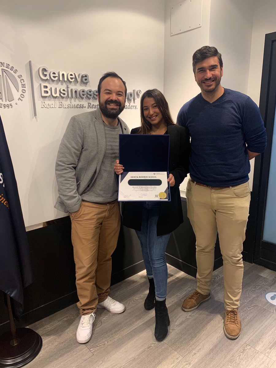 angg271's tweet photo. Finalmente, tengo en mis manos mi título universitario🥳🥳❤️❤️❤️❤️!!! https://t.co/puPlidmbBF