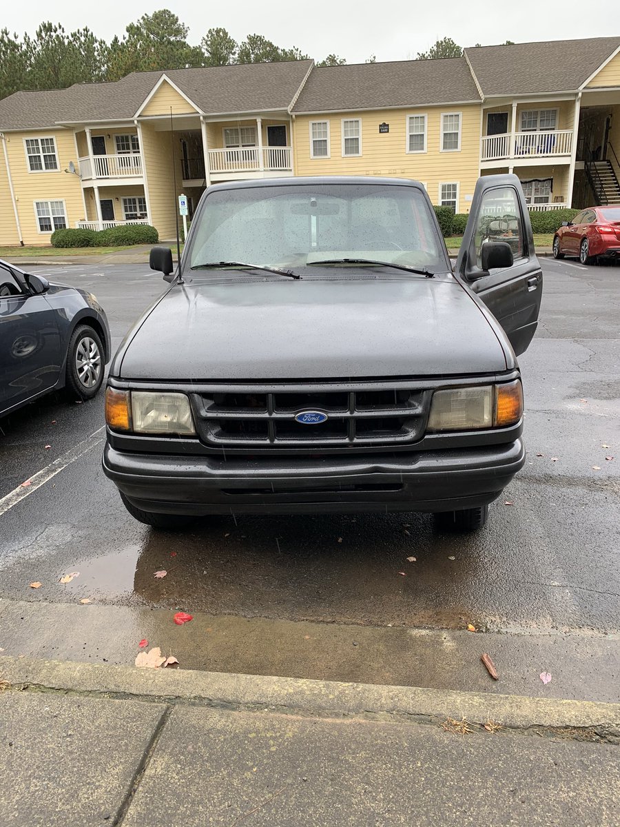 JsAuto_'s tweet photo. Painted my work truck and i love the outcome.  #jsauto https://t.co/hpRWcsTbaj