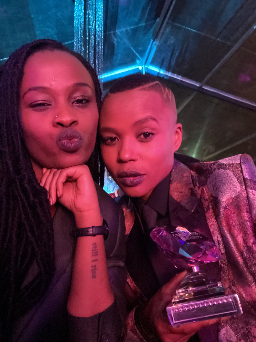 thishiweziqubu's tweet photo. I WON!!!💃🏾💃🏾💃🏾💃🏾 when you see me in the streets, please don’t look me in the eye. I am officially the Best Styled Individual of 2020! #feathersaward #Feathers12 #beststyled https://t.co/RXWr8eO59G