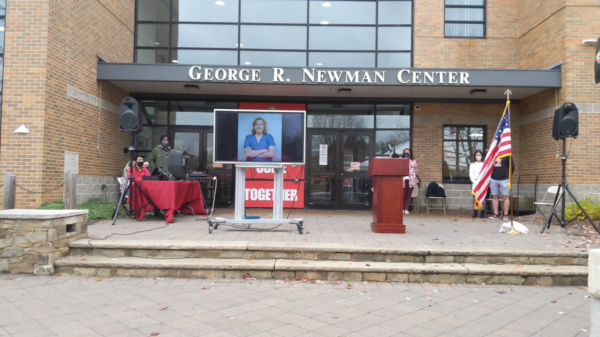 Today #CaldwellUniversity honored our veterans for their service to our nation at our annual #VeteransDay Ceremony. Thank you to all veterans past and present for your service!

facebook.com/caldwelluniver…