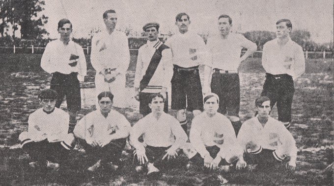 Decano1Solo1899's tweet photo. 10/11/1912 @Nacional derrota 6-1 a #RiverPlateFc por la final de la 🏆 Competencia (AUF) en el 🏟️ Gran Parque Central. 

Goles de Abdón Porte x2, Lucio Gorla x3, Pablo Dacal https://t.co/XtDaTPMZod