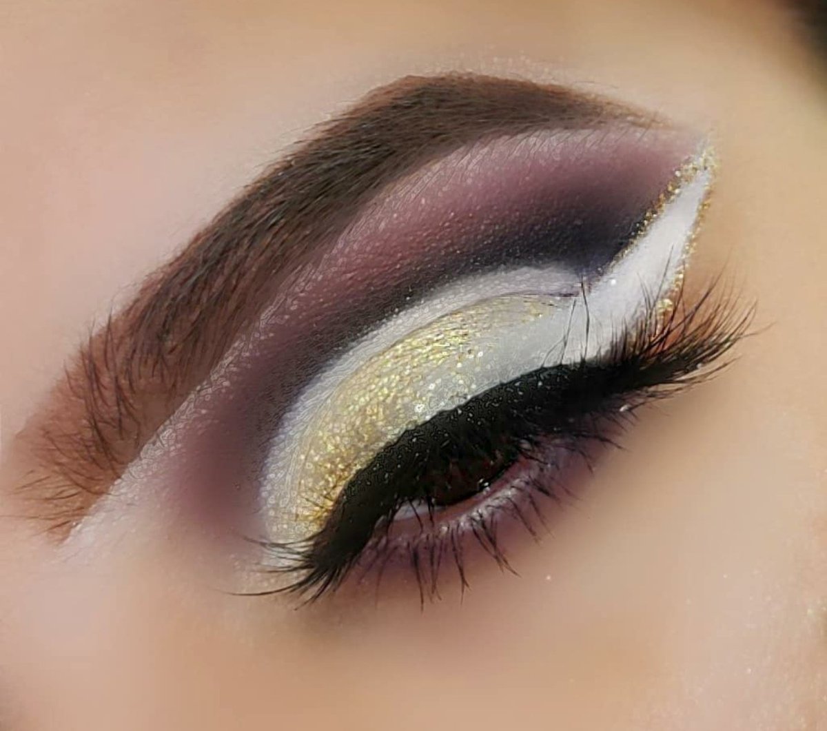 lizette_palumbo's tweet photo. This came up in my memories. A holiday glam I recreated last year. 😍😍
Yay or Nay!?!?
#makeup
#eyepic
#holidayglam https://t.co/6OZF16HfAK