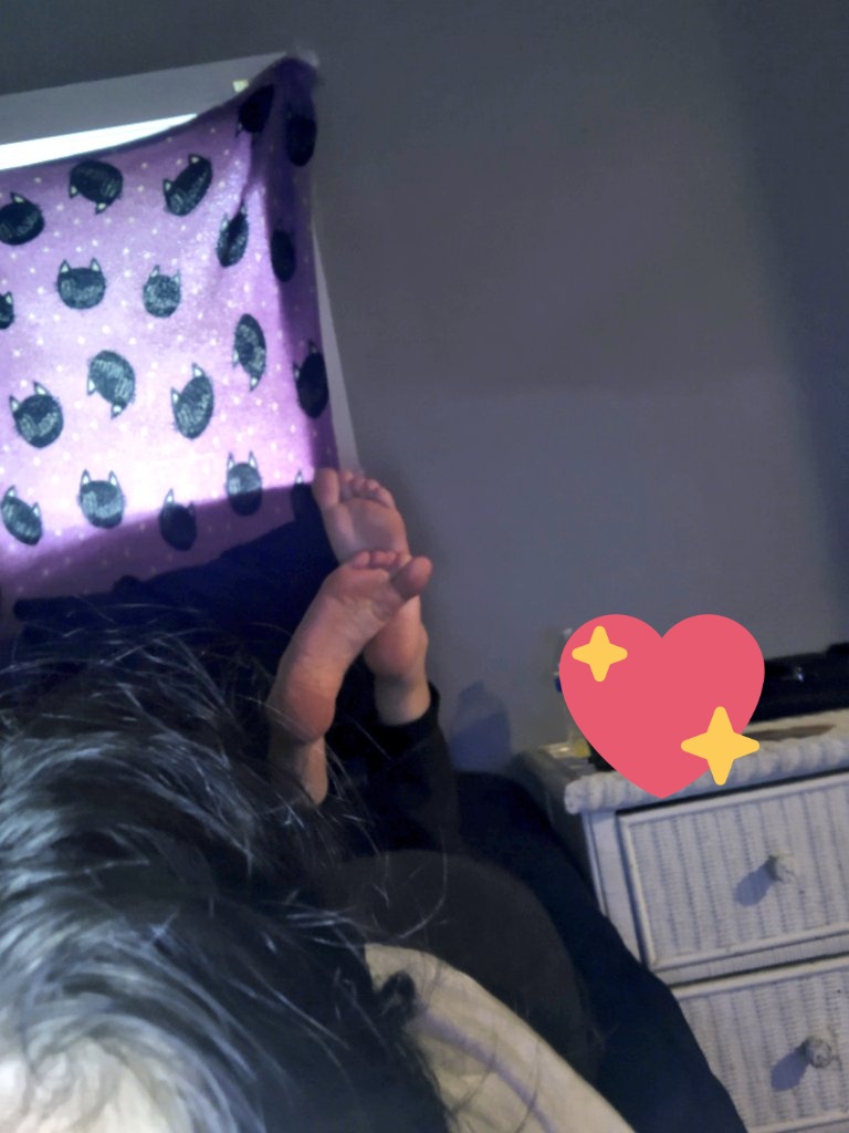 candyysoless's tweet photo. Me being lazy in bed... Who wants to book a #skypesession with me today? #lazyfeet #footfetish https://t.co/bfWfYVbUxZ