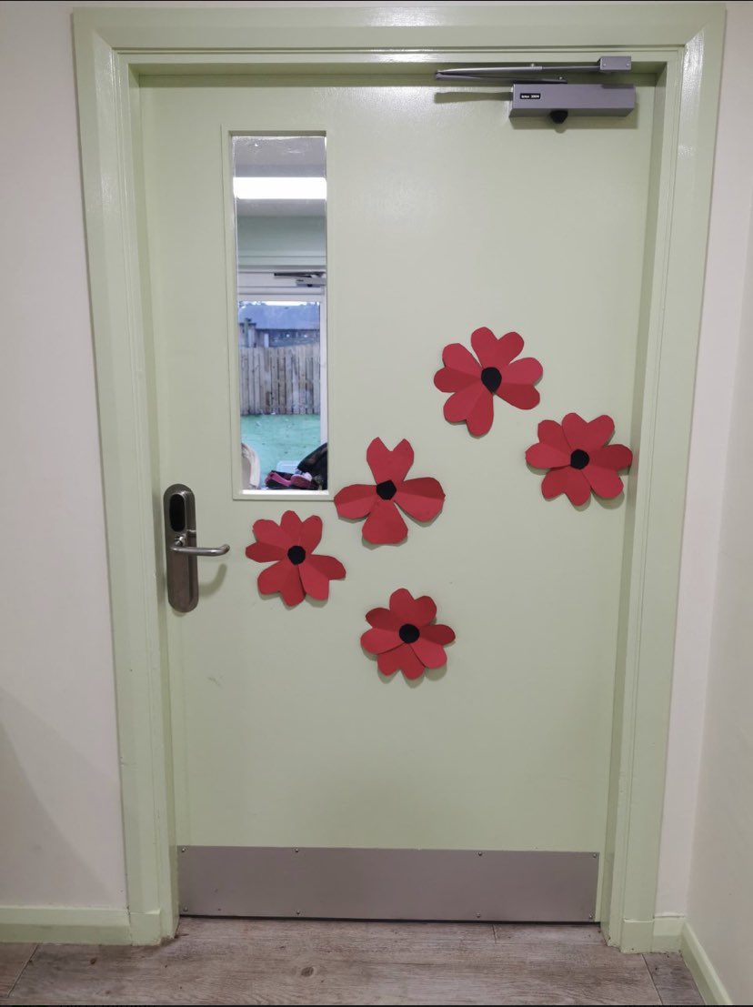 KibbleGroup's tweet photo. While our usual assemblies couldn’t take place, pupils and teachers marked #RemembranceDay by creating a poignant wall display, studying war poetry and observing the #TwoMinuteSilence in their classrooms. https://t.co/QIsZQNehPJ