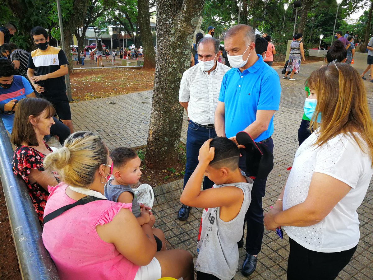 amarillamirtan's tweet photo. Con la presencia del Vicegobernador @Arce_Carlos_ y del Intendente @LaloStelatto se lleva a cabo el mercadito solidario del @PASPosadas del día de hoy en Villa Urquiza  #CompromisoDesdeElCorazón ❤️ https://t.co/xcsnvBbXfV https://t.co/xjHW2kBWwE