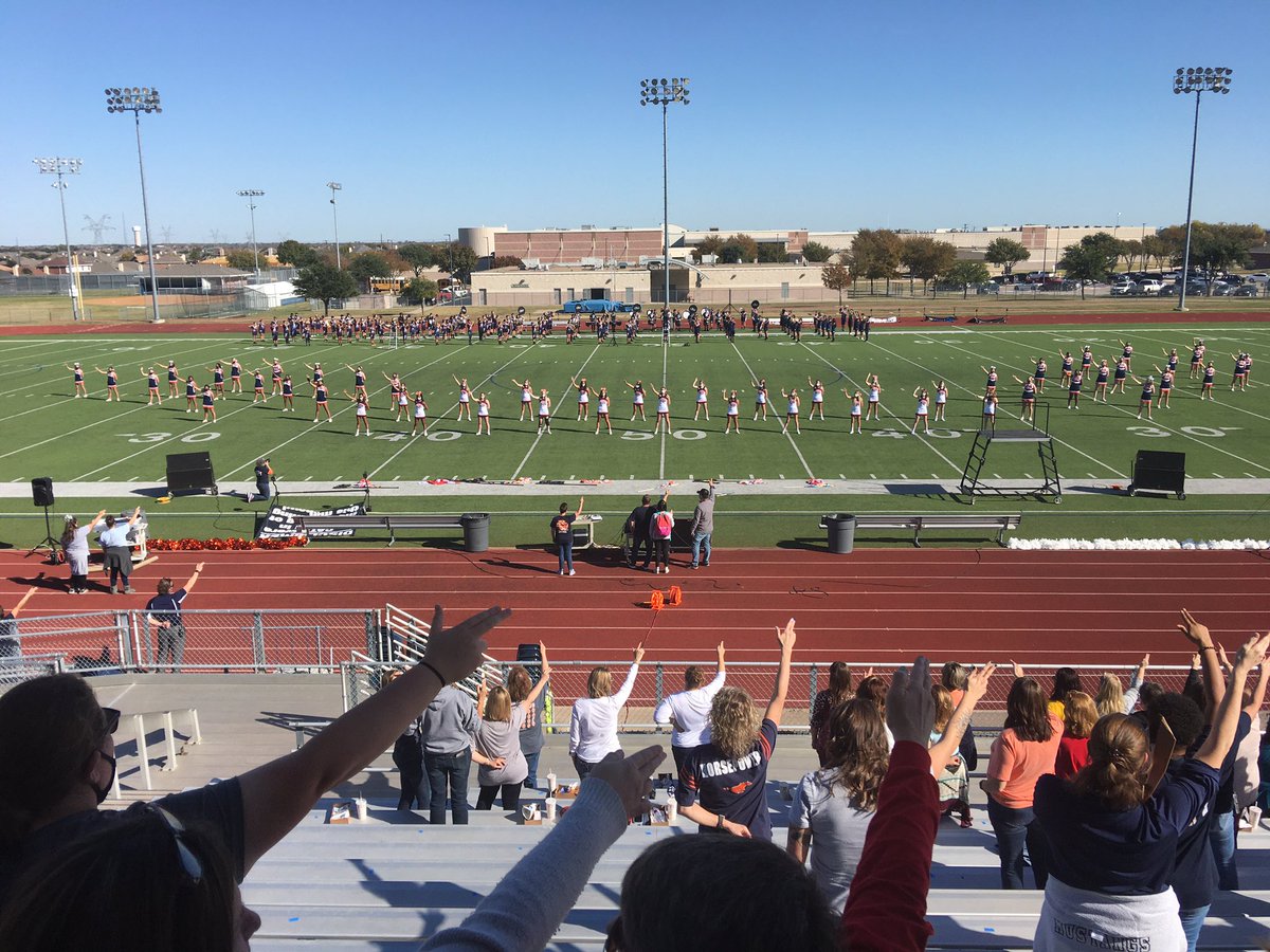 DallasTexans1's tweet photo. Today we celebrated our staff.  They cannot go to games and performances to see their students do their “thing”. So, today they did!We had a grab and go lunch, then to the field to see their kids perform! I love this place! @SHS_Mustangs #runmustangsrun #lifeofthesachseprincipal https://t.co/7EE5hYlc1e