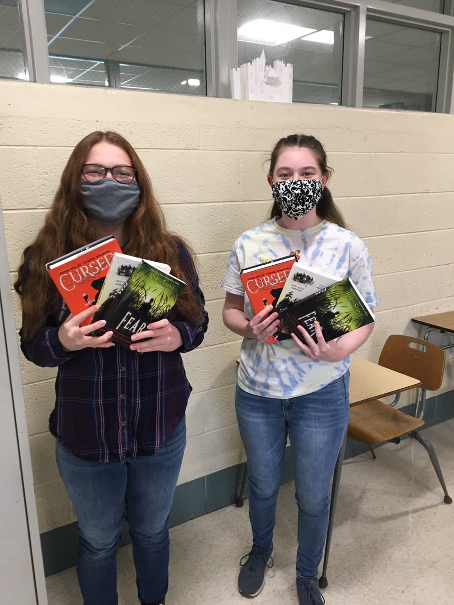 ravin_ya's tweet photo. Some of our Ravenous Readers getting ready to get their read on! https://t.co/WzywNSQiQp