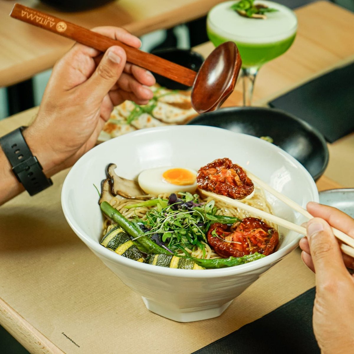 ajitamapt's tweet photo. Nem tudo será mau nos próximos Fins de Semana. Nos dias 14, 15, 21 e 22  de Novembro, vão poder saborear uma taça de Ramen no Ajitama, entre as 11h e as 13h. Façam reserva para garantir o vosso lugar! 😉

#RamenBrunch #WhyNot #BrunchOrLunch #Ramen #Japanesefood #CraftRamen https://t.co/lzj5Hpqbi2