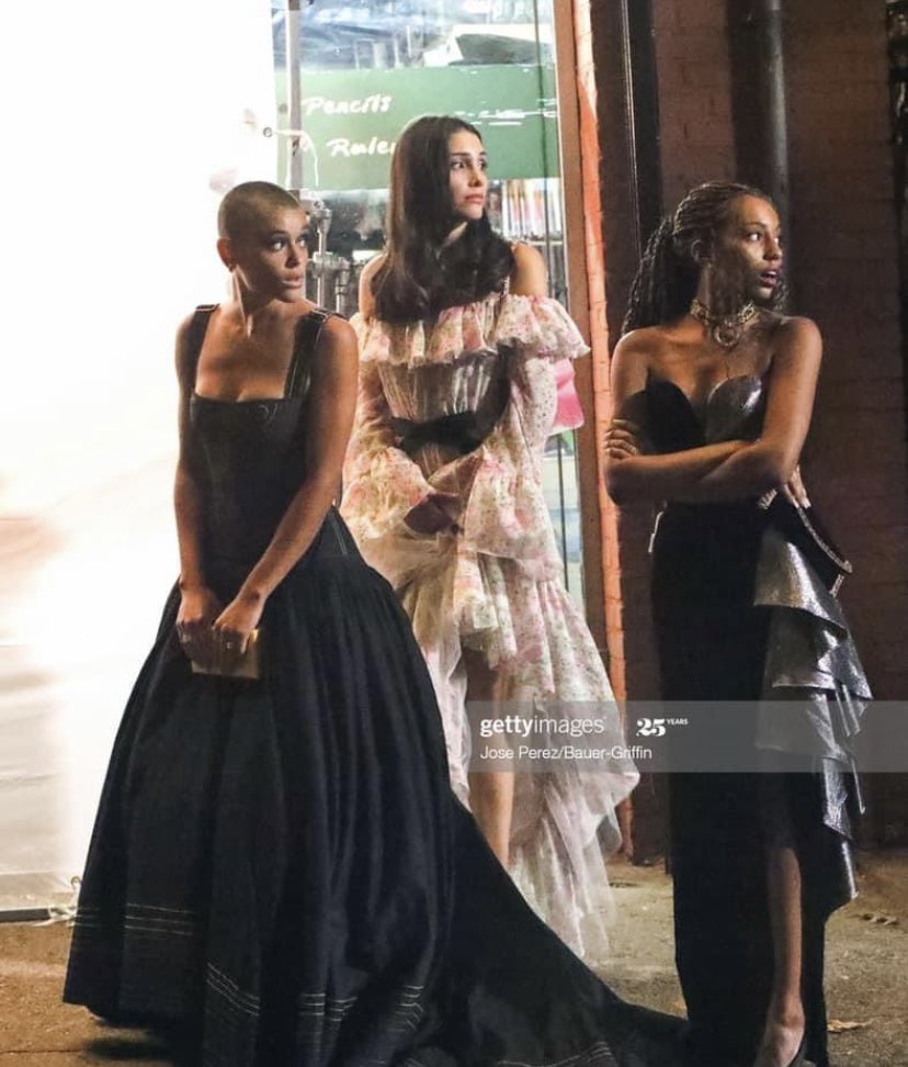 LarryisfookinR's tweet image. NOWA PLOTKARA MATKOOO proszę tylko, żeby postacie inaczej się nazywały, bo nikt nie zastąpi Chuck’a Bass’a #plotkara #GossipGirl