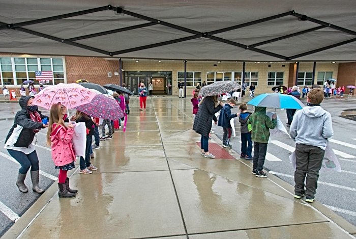 WESpolarbears's tweet photo. #VeteransDay #ReverseParade was a great way for our students to practice conscientious action - doing our best and caring for others! #CharacterCounts #WEStandTogether #reCONNECTnycsd https://t.co/SNvQHdvBIT