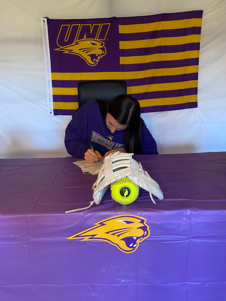 IowaPremierFP's tweet photo. NLI SIGNED!  Iowa Premier GOLD'S @kyleesanders20 inks her deal to @UNISoftball !!  Coach Jacobs gets one of the Best athletes in Iowa! GREAT JOB KY! LUV YA! SO PROUD! #IPFLIFE #NationalSigningDay https://t.co/9DRRhW38s2