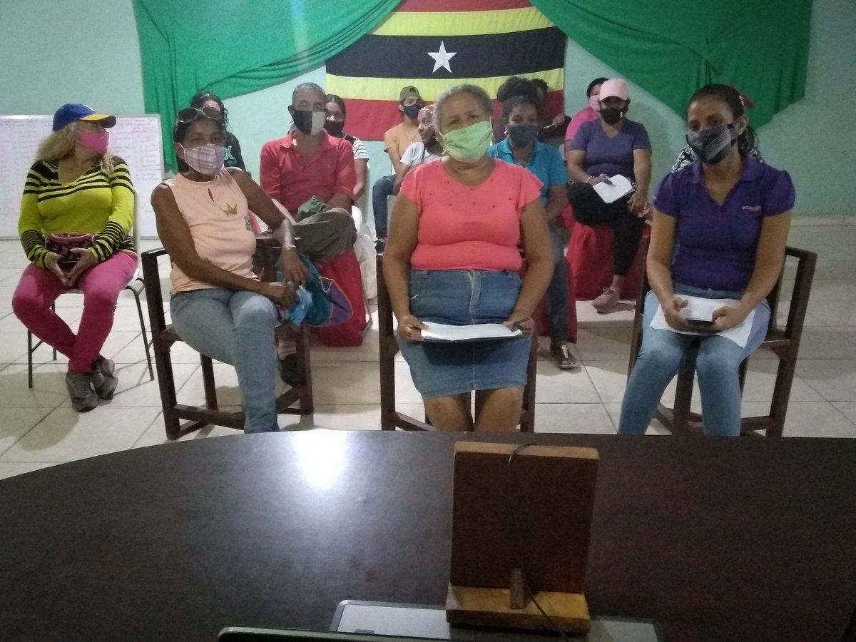 PSUVMoron1's tweet photo. #11NOV Las UBCH de nuestro Municipio Juan José Mora conectados en video conferencia con nuestro Vicepresidente de Organizacion del PSUV y los candidatos a la #AN @samuelcohen y @JoseGVielmaMora rumbo a la VICTORIA del #6D #06DVictoriaPopular
#loshijosdechavezy bolivar https://t.co/s5ek39fW8Q