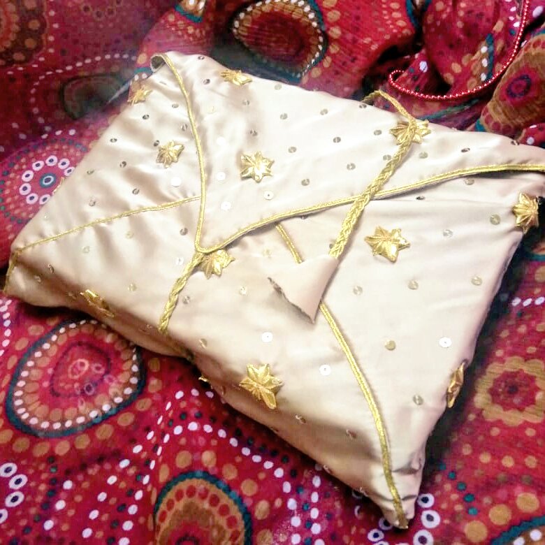 aamina_ah's tweet photo. #handmade #Quran #Covers for #wedding
#shadi #dulhan #bridaltrends
#allthingsbridal #designlife #gift #gotawork #gotapatti #silk https://t.co/vOrjaWInRv