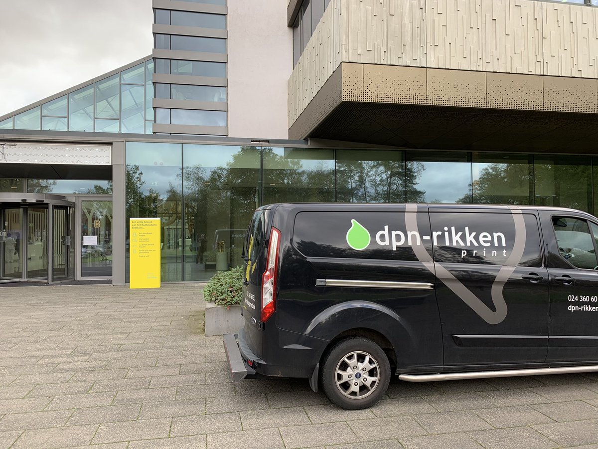 DPN_LS's tweet image. 11 mooie informatie zuilen mogen maken bij elke ingang van het Radboudumc # Corona#sign#DPN Rikken Print Nijmegen