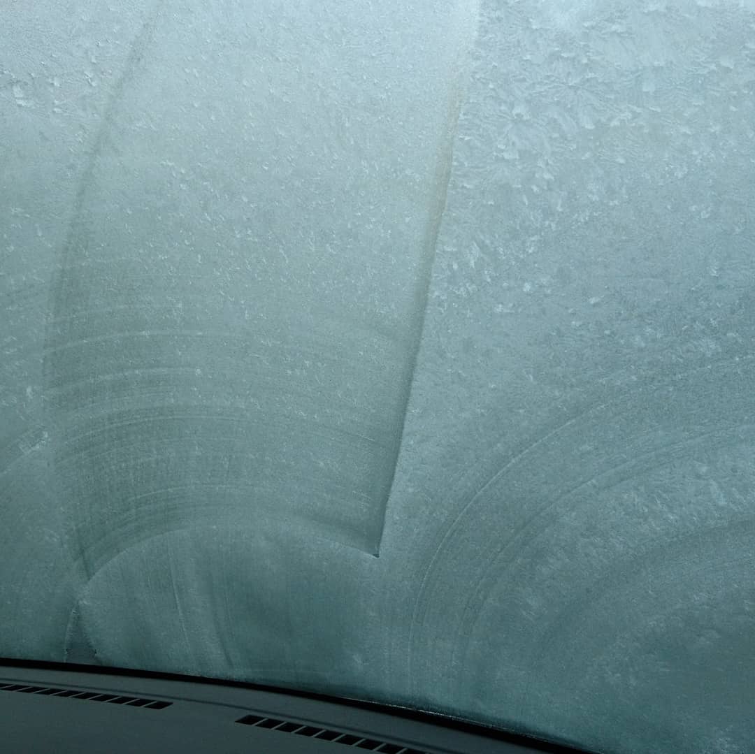 画像 今朝はフロントガラスが霜で真っ白 お布団から出たくなくてグズグズしてたら車もすぐに出せなくて焦ったわ T Co Oe39uu1mc7 まとめダネ