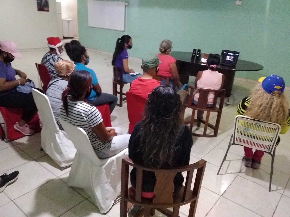 PSUVMoron1's tweet photo. #11NOV Las UBCH de nuestro Municipio Juan José Mora conectados en video conferencia con nuestro Vicepresidente de Organizacion del PSUV y los candidatos a la #AN @samuelcohen y @JoseGVielmaMora rumbo a la VICTORIA del #6D #06DVictoriaPopular
#loshijosdechavezy bolivar https://t.co/s5ek39fW8Q