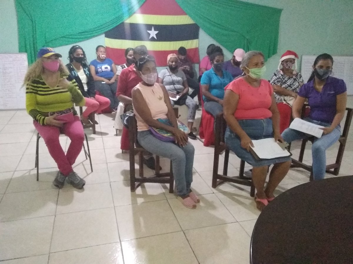PSUVMoron1's tweet photo. #11NOV Las UBCH de nuestro Municipio Juan José Mora conectados en video conferencia con nuestro Vicepresidente de Organizacion del PSUV y los candidatos a la #AN @samuelcohen y @JoseGVielmaMora rumbo a la VICTORIA del #6D #06DVictoriaPopular
#loshijosdechavezy bolivar https://t.co/s5ek39fW8Q