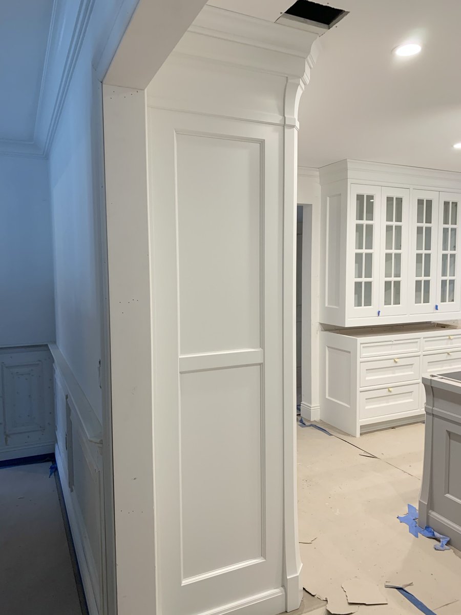 packardcabinet's tweet photo. Want to get a glimpse of an amazing looking  refrigerator end column? Curvilinear, multi faceted verticals with multilayered cornice; . #ruttcabinetry; #bmwhite; ; #packardcabinetry; https://t.co/U9V4pp7EFf