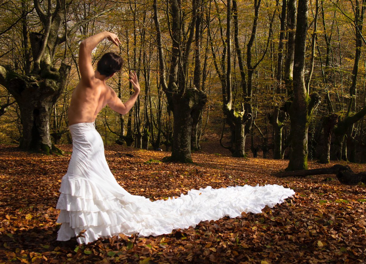 Iratx_e's tweet photo. @JRhodesPianist Fusión entre danza y naturaleza como dos formas de expresión de la belleza
*Mikel del Valle, bailarín https://t.co/nojLmkrIWk