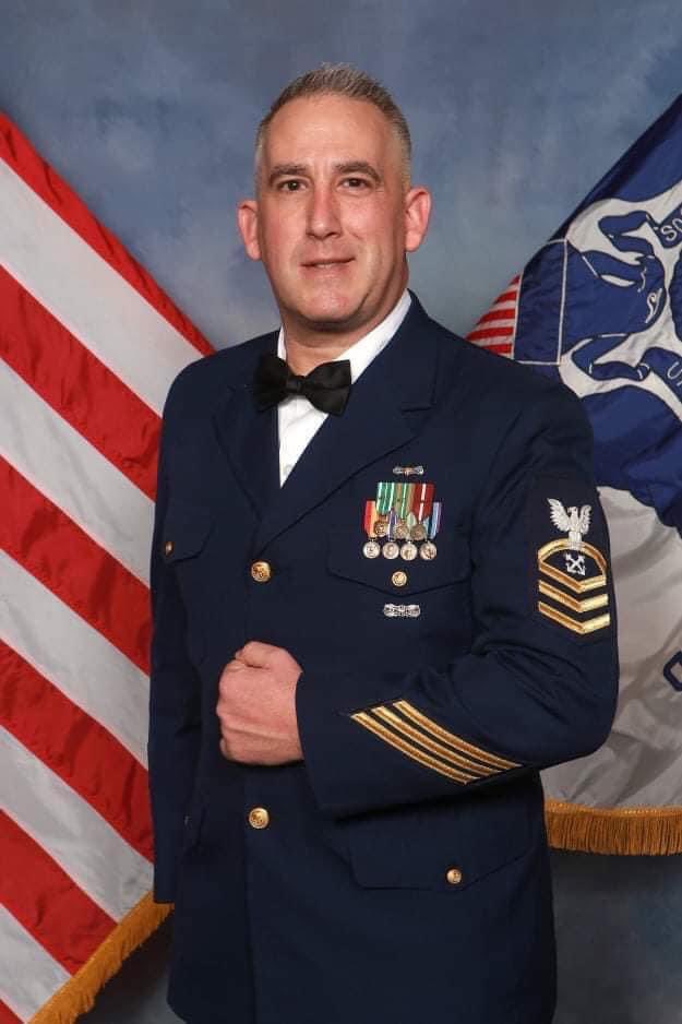 AmberRecruits's tweet photo. 🇺🇸 #HappyVeteransDay2020 🇺🇸 
We are blessed to have you on our side! Thank you for all the sacrifices, including the silent sacrifices no one will ever understand. 

⚓️Proud #CoastGuard Wife, #Navy Daughter, #Marine Sister, and #Army Niece.

#militaryspouses #militaryfamilies https://t.co/eYpkUabejK