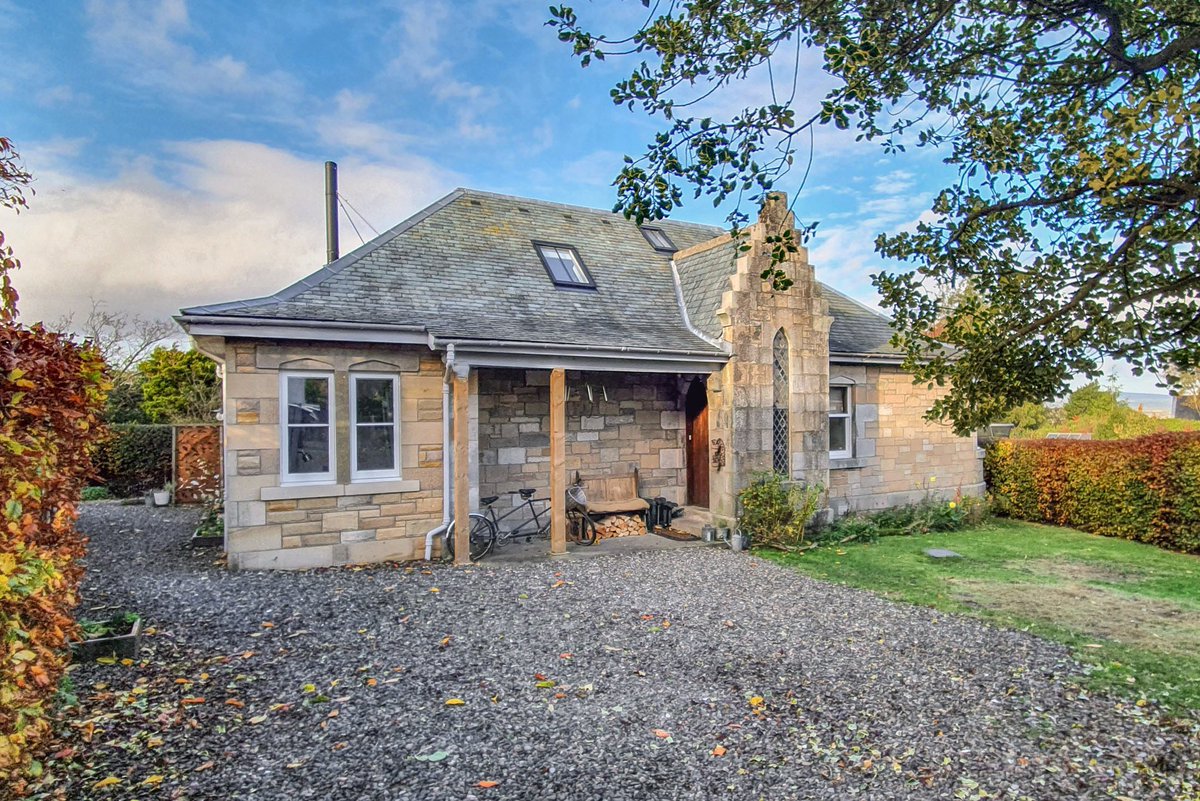 MikeDowPhoto's tweet photo. Blending modern with traditional! 

We absolutely loved photographing this lodge that is nestled within the heart of the scenic village of Kippen for our client Pacitti Jones. 📷 🍃 

#PropertyPhotographers https://t.co/ZbdfOoaVVm