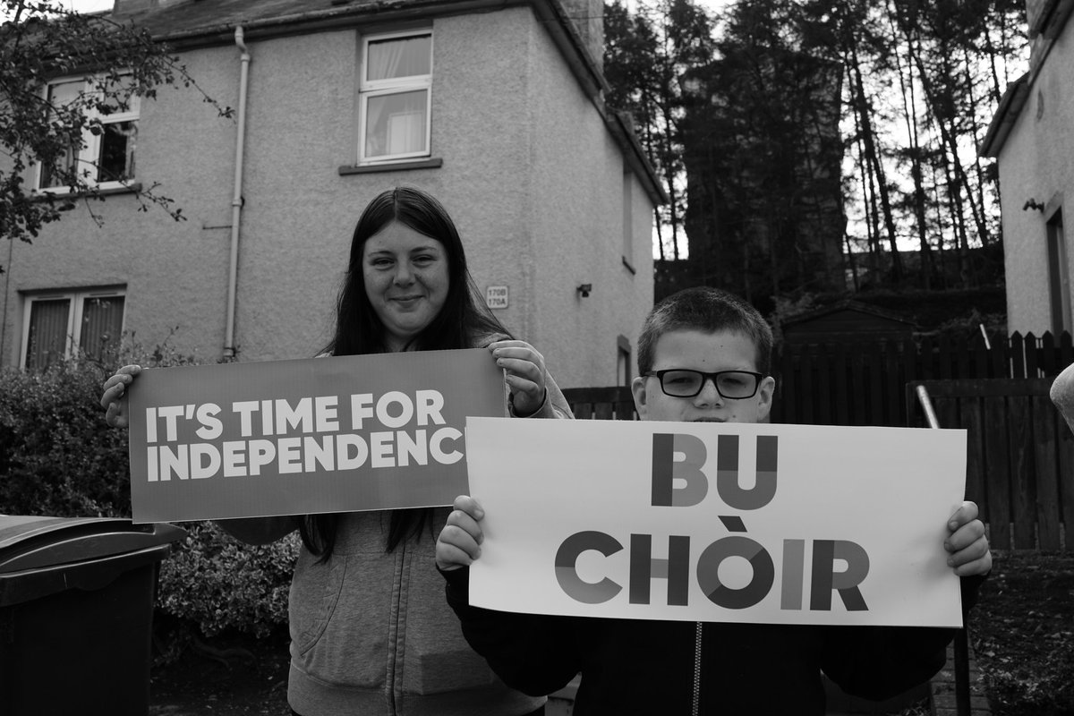 4/Idea is to take environmental portraits, ideally at a location saying something about who you are, possibly giving your lifestyle, career, interests, or how you conduct your activism a bit of context - a snapshot of your personality.