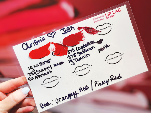 FashionShowLV's tweet photo. In this week's #blog, @ChristieMoeller takes us to the newly opened Lip Lab by @bitebeauty at #FSLV.💄 At Lip Lab you create your own lipstick, from shade to finish, scent &amp; even the name! Follow Christie's entire journey here: https://t.co/VnkSA9heku
#FashionShowLV #LipLabXBITE https://t.co/RCitaW2PUa
