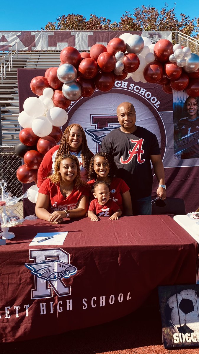 Foxyazfe's tweet photo. National Signing Day 2020 #rolltidesoccer #bamasoccer https://t.co/D3cnyIncd9