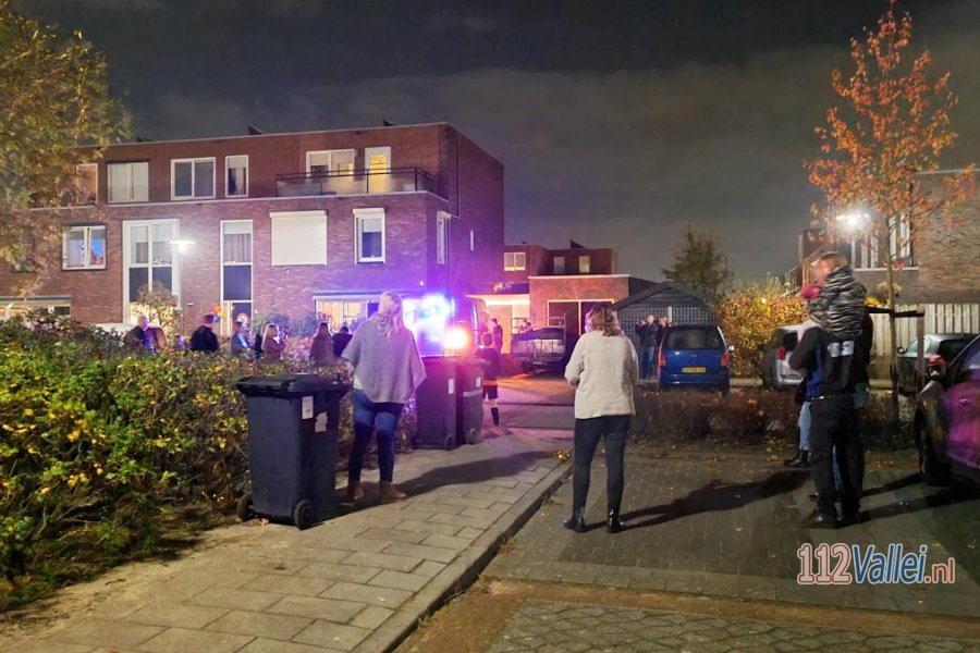 Buurt loopt uit voor "Corona proof" feest in #Nijkerk, politie ingezet [video]. 112Vallei.