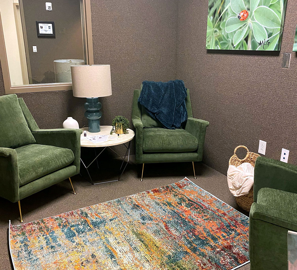 Daily_Trib's tweet photo. Project Beloved helped Marble Falls Police Department transform one of its traditionally furnished interrogation rooms into a ‘soft interview’ setting for survivors of violent crimes. #projectbeloved #marblefalls #dailytrib https://t.co/imvENJWEIh https://t.co/IwM6PuRxAu