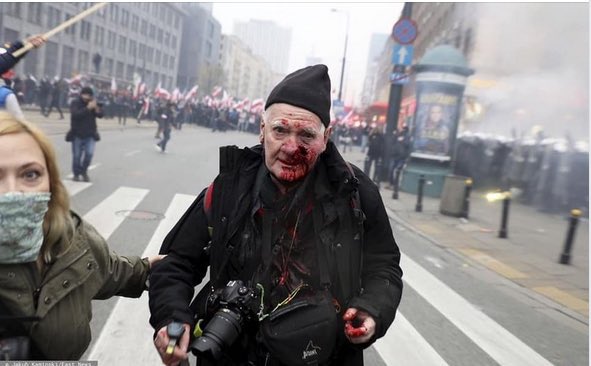 philbrokes's tweet image. This is how #Poland ‚celebrates’ its annual independence day. Same procedure, same nationalist folks, same governmental support. 2020. In the European Union. 🤮
#PolandIndependenceDay #DzieńNiepodległości @DrGrandMal @liumac @adam_abramczyk @sikorskiradek @ObserwatorXY #warszawa