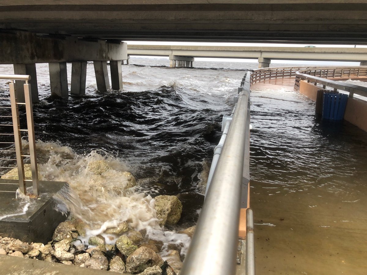Jules31415's tweet photo. Charlotte Harbor, FL is lovely this time of year! ππ΄ππ¨π§
#EtaHurricane #TropicalStormEta #storm #stormsurge #STORMETA #Florida #FloridaWeather #Weather #CharlotteHarbor #PuntaGorda https://t.co/eyNgSfqVmf