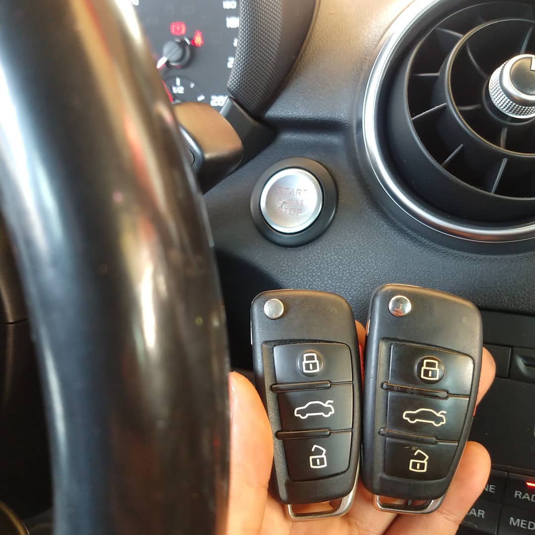 ReporteQRO_'s tweet photo. 🧐🚘🔑 ¿Cómo que solo tienes una llave de tu auto? ¿Qué harías si la perdieras? Una pesadilla con solo imaginarlo, LÁNZATE a Smart Key, saca un respuesto y aprovécha sus promociones de #BueFin 👉 https://t.co/mx86Ugd1mB https://t.co/8BLPbyoBnK
