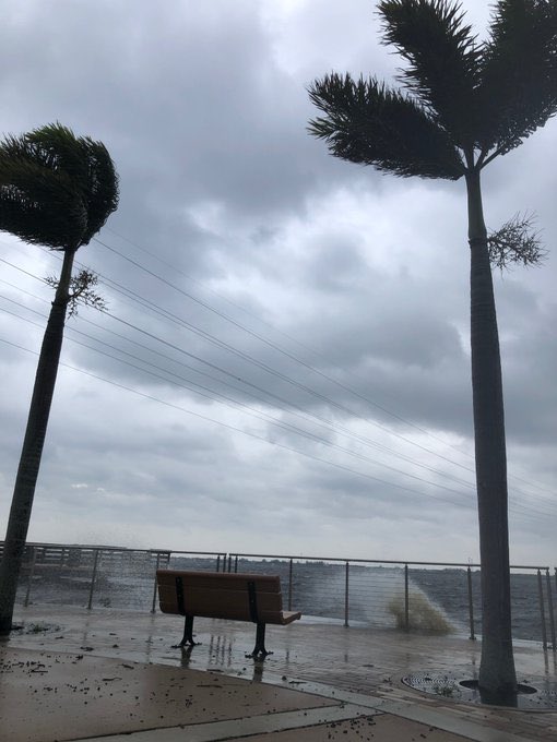 Jules31415's tweet photo. Charlotte Harbor, FL is lovely this time of year! ππ΄ππ¨π§
#EtaHurricane #TropicalStormEta #storm #stormsurge #STORMETA #Florida #FloridaWeather #Weather #CharlotteHarbor #PuntaGorda https://t.co/eyNgSfqVmf