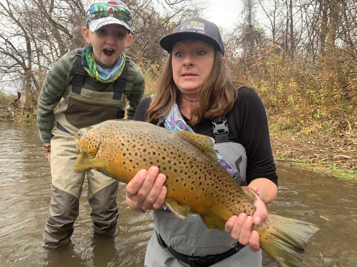 SkHollenbeck's tweet photo. Because they can’t all be “glamour” shots. #5050onthewater #flyfish #fishny #wideskyff https://t.co/xjyaGB6hRh