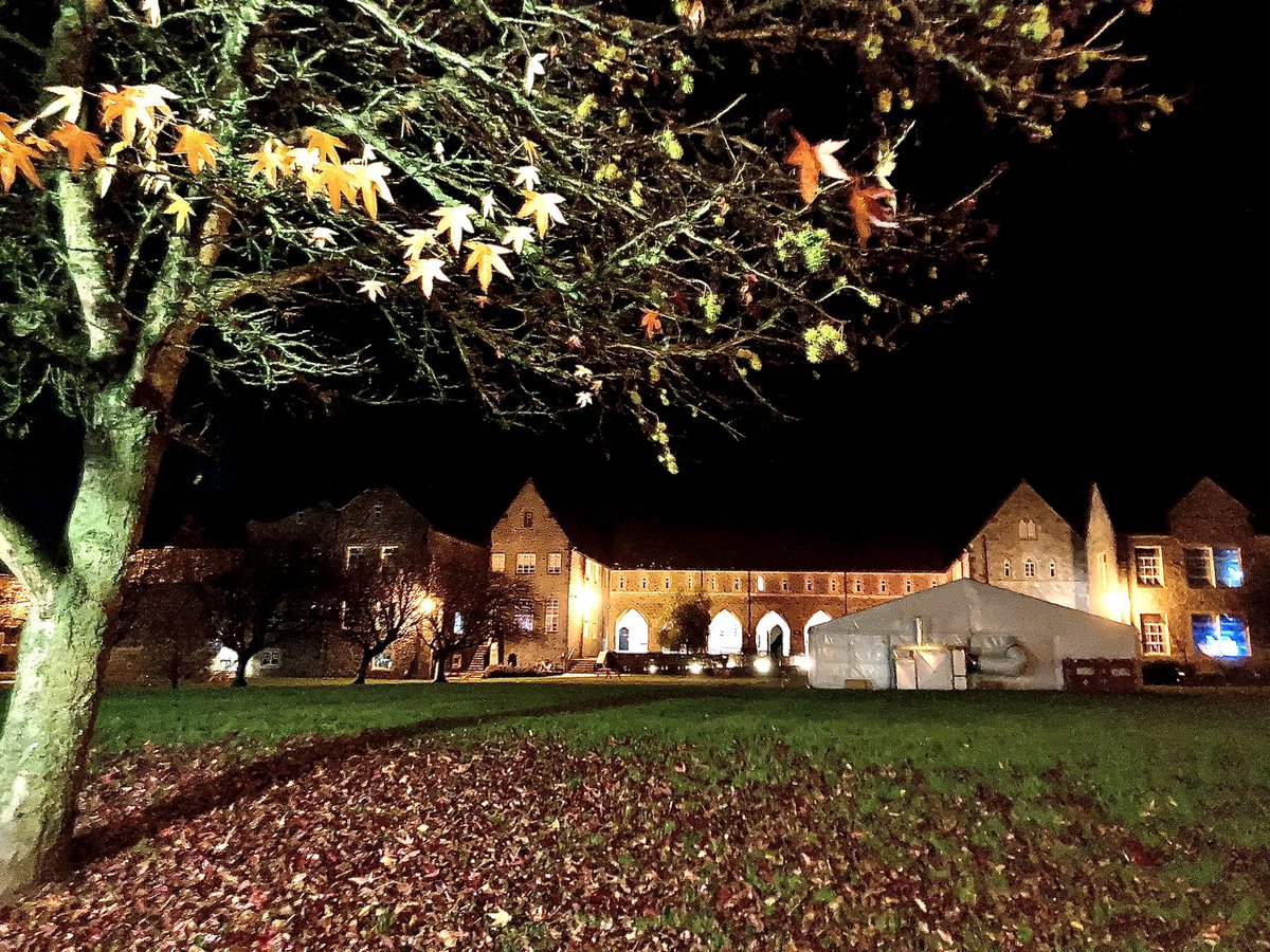 St Luke’s Campus homage <a href="/Siobhan_ODwyer/">Dr Siobhan O'Dwyer</a> absolutely beautiful in the darkness too ..even in the rain! <a href="/ExeterMed/">Exeter Med School</a>. Feeling reflective and sombre. The 🌎 keeps spinning, 🍂 Where did summer go? 

 Food for thought. “Time flies like an arrow; fruit flies like a banana.” <a href="/UniofExeter/">University of Exeter</a>