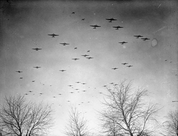 5. And so, the Allies launched one of the biggest airborne operations in the history of the world: Operation Varsity.Thousands of planes & gliders took off in England and soared across Europe. They stretched out for more than 300km, took 2.5 hours to pass by.