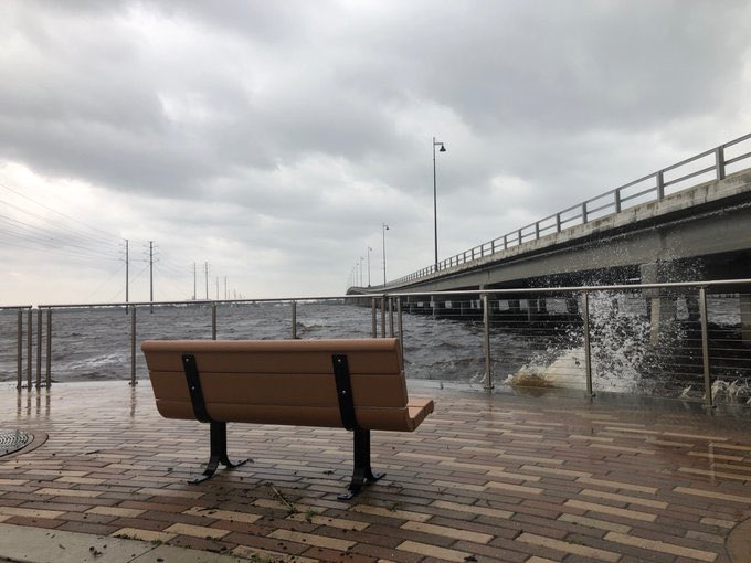 Jules31415's tweet photo. Vacation turned out swimmingly for me... ππ§
#EtaHurricane #TropicalStormEta #storm #stormsurge #STORMETA #Florida #FloridaWeather #Weather #CharlotteHarbor #PuntaGorda #water https://t.co/12xcgm6F7o