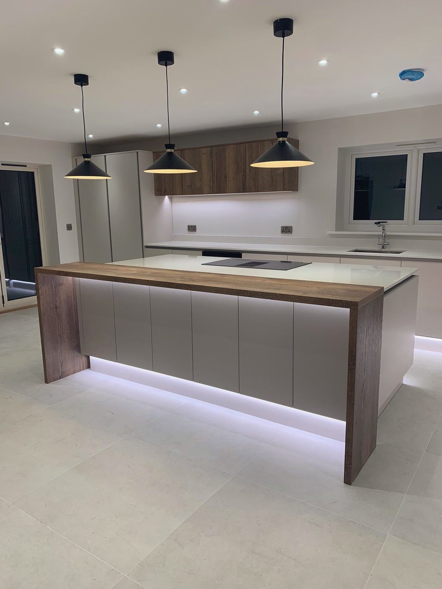 KitchensInspire's tweet photo. Late night finish for this Handleless kitchen we designed and installed using Ranges Sutton Silk &amp; Ligna @Masterclasskitc with Miami White quartz worktops @Silestone and undermount sink &amp; tap @FrankeUK https://t.co/hNyUHrQtkQ