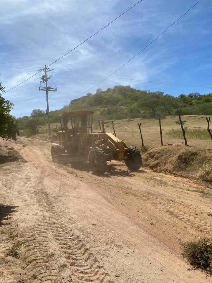 JoselinBalseca's tweet photo. Iniciamos las rehabilitaciones de caminos en nuestro municipio.
El día de hoy comenzamos en la calle 
24 DE FEBRERO DE LA COLONIA AGUASCALIENTES.
Siempre buscando el desarrollo y bienestar de nuestra población.
#RehabilitacionDeCaminos
#SeguimosTrabajandoPorJalapa https://t.co/FncoM3WV7q