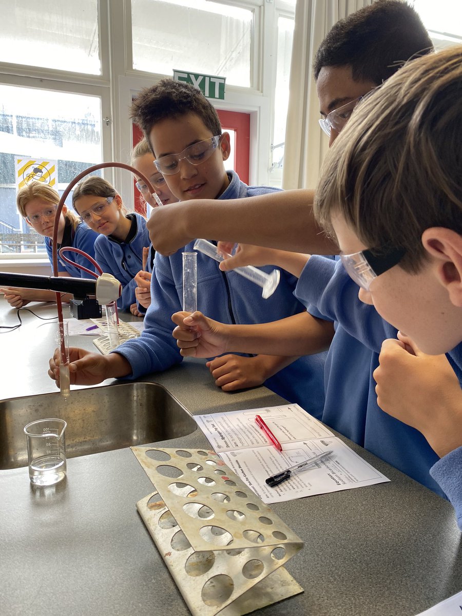 What a great start to our day - learning all about science at Selwyn College. It’s time to experiment! <a href="/StonefieldsSch/">Stonefields School</a>