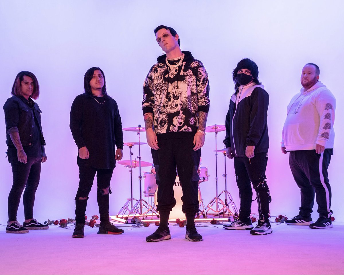 💔 Fragile Hearts 💔 tweet media