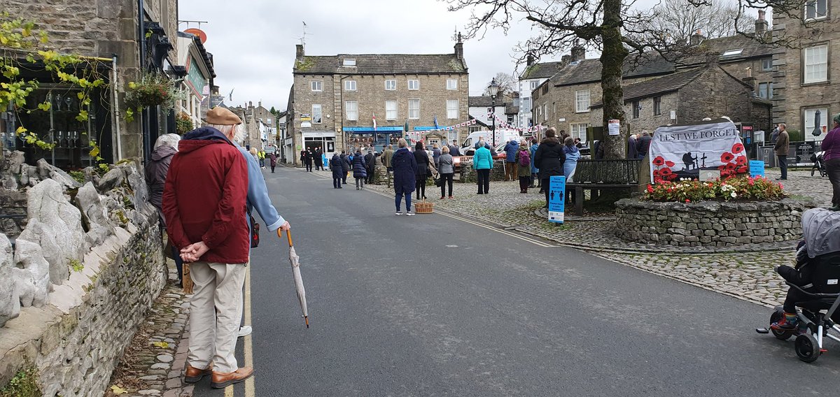 A socially distanced turn out in Grassington Square this morning at 1100 for everyone to stand together and pay their respects for the fallen. 

Good of <a href="/GrassingtonH/">Grassington House</a> to put on some hot food and drinks☕

A fantastic community spirit

#Grassington
#Wharfedale
#Remembrance