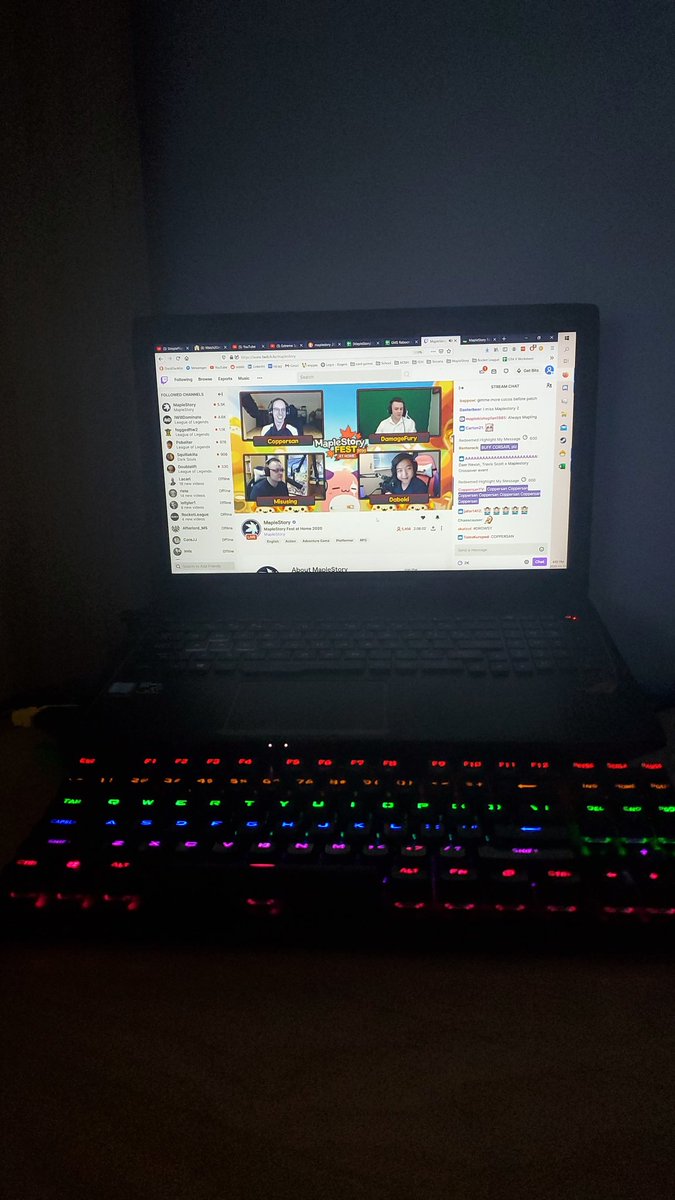 MRR0ANE's tweet photo. @MapleStory skipping class to watch the #MapleStoryFest2020 https://t.co/hR21SYOYTj