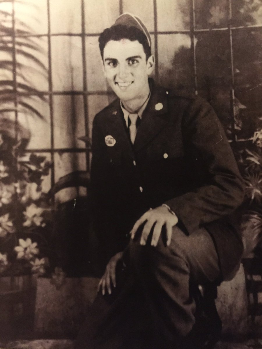 LINDSEYMACALUS0's tweet photo. Happy Veterans Day to all who have served. Thankful for you 🇺🇸 Miss you today and always grandpa ❤️💙 https://t.co/gPfzqrZHHK