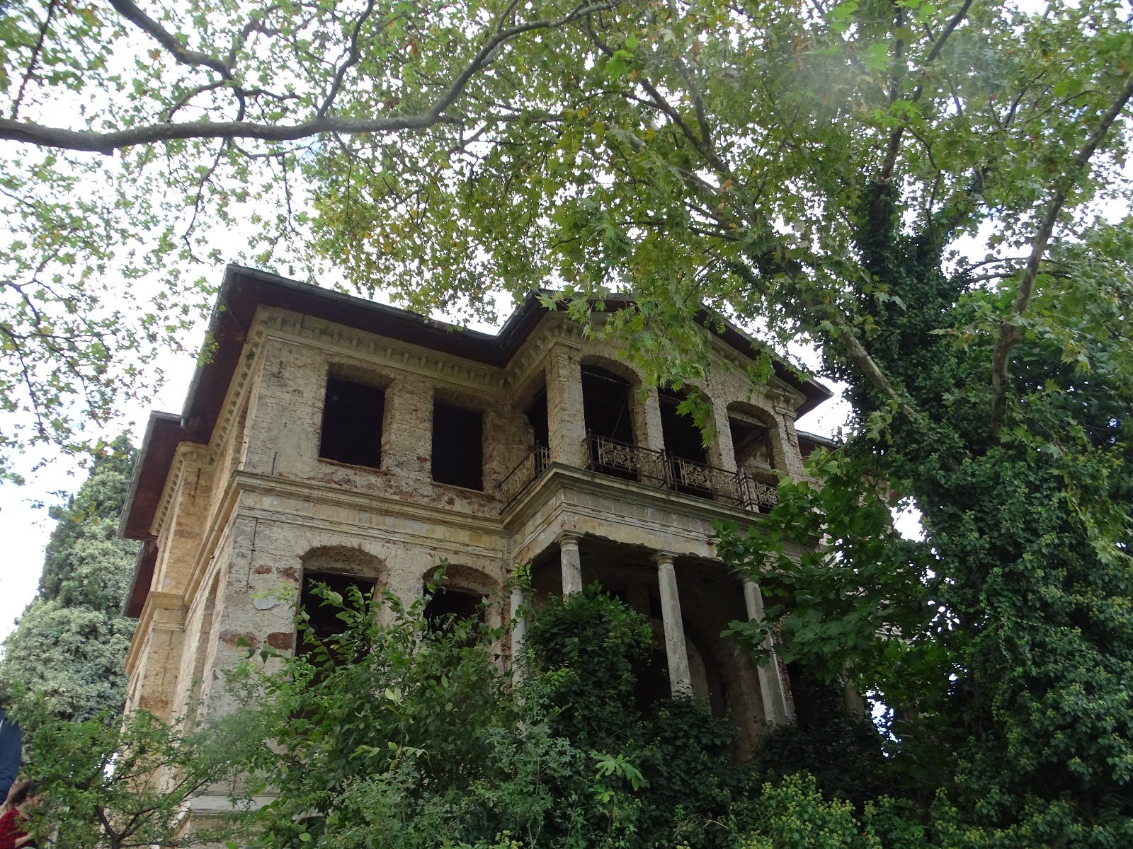 Buyuksehir Calisiyor On Twitter Ibb Buyukada Daki Tarihi Tas Mektep I Restore Edecek Oncesinde Patrikhane Ye Aitken Sonradan Ilkokul Olarak Hizmet Veren Ve Son 50 Yildir Ise Kaderine Terk Edilen Buyukada Tas Mektep Binasi Nin Restorasyonu